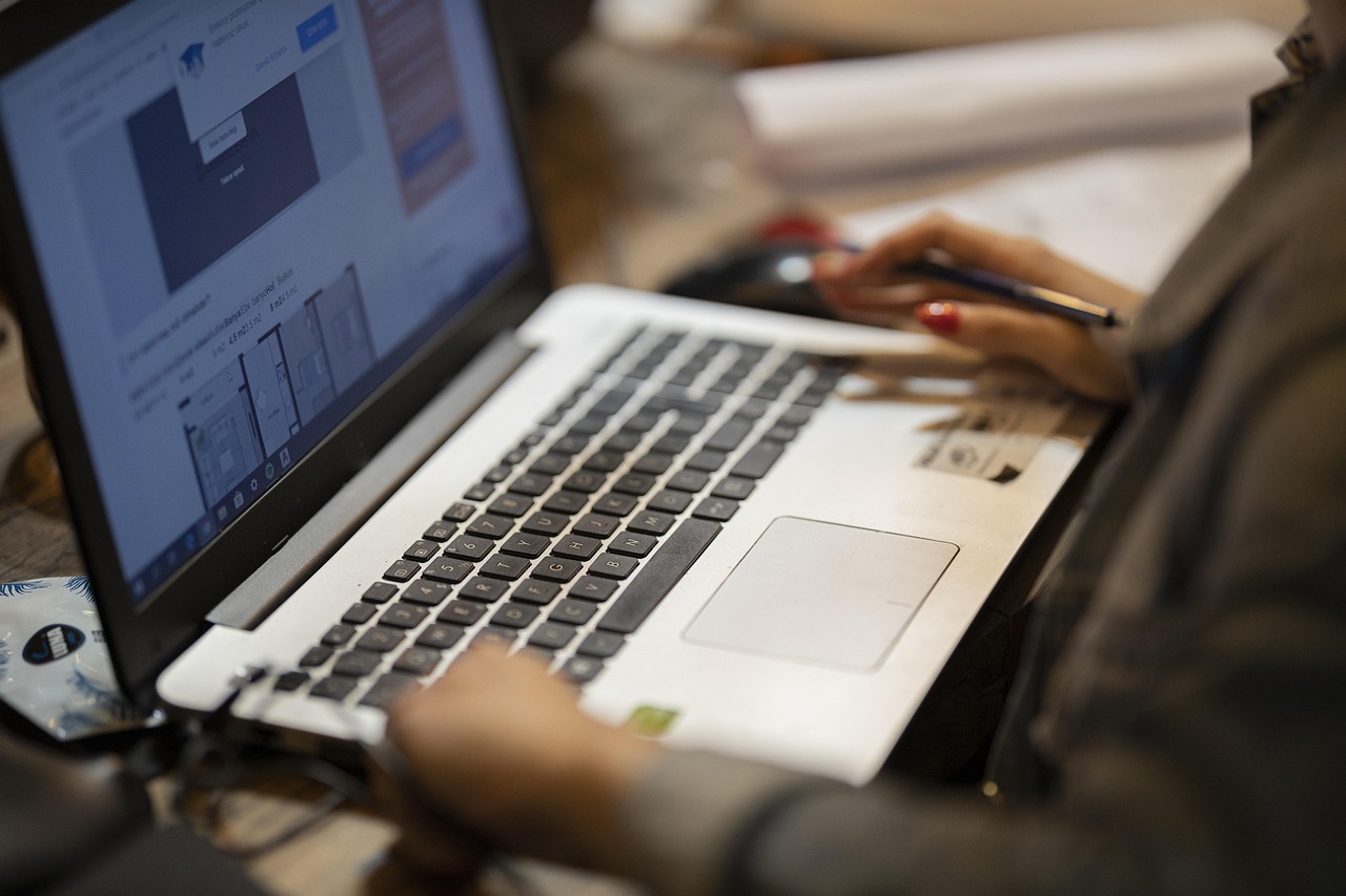 VX小号买卖：农村小燕子账号怎么注册